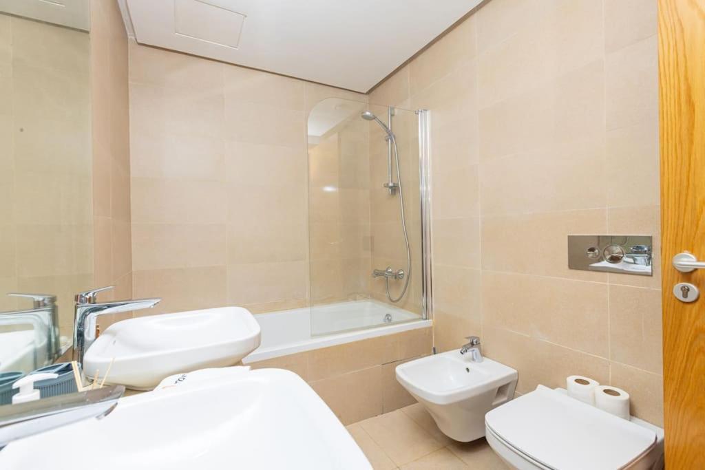 Апартаменты Modern 2Br Retreat In Marina Sale Luxury Living Hajja Экстерьер фото