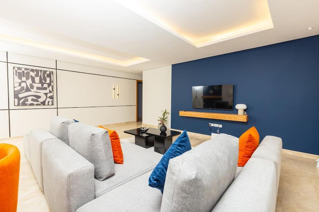Апартаменты Modern 2Br Retreat In Marina Sale Luxury Living Hajja Экстерьер фото