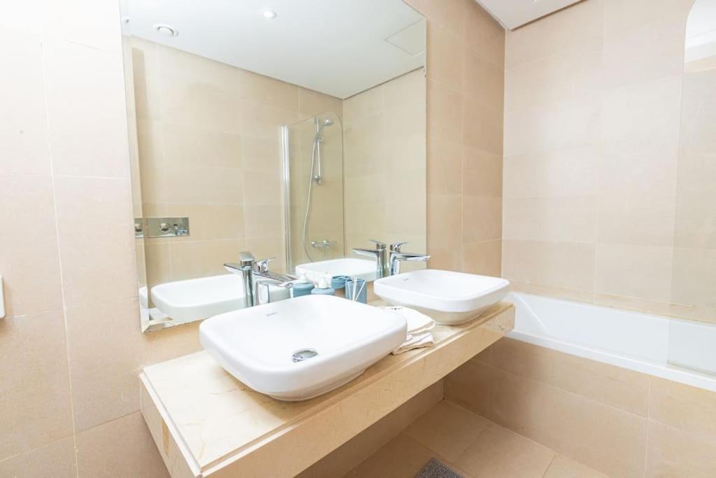 Апартаменты Modern 2Br Retreat In Marina Sale Luxury Living Hajja Экстерьер фото